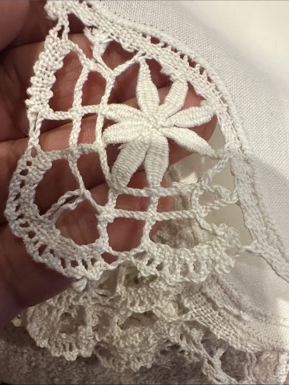 Classic White Cotton Napkins with Lace Corner